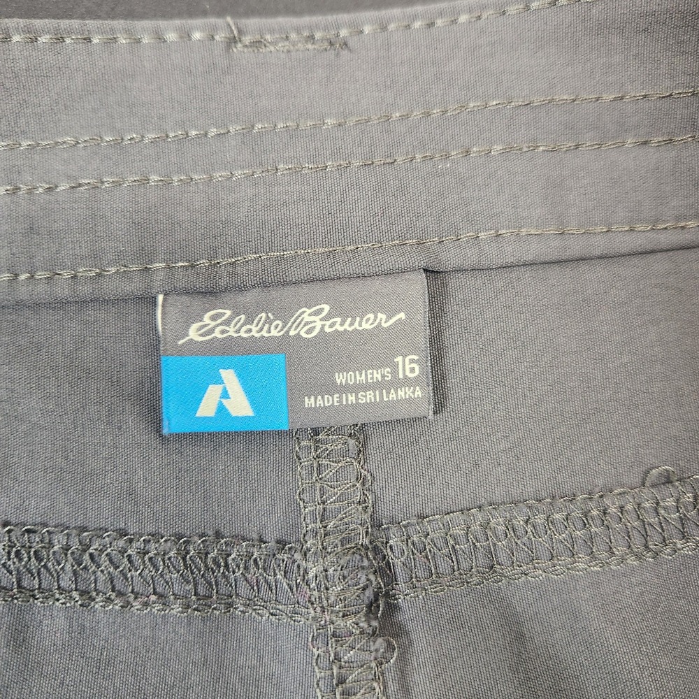 Eddie Bauer First Ascent Women 16 Gray Guide Hiking Cargo Shorts Stretch Outdoor - Picture 6 of 9